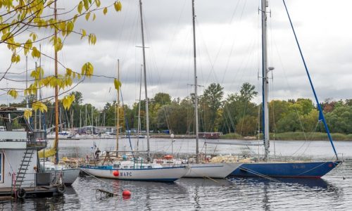 Яхт-клубу на Петровской косе